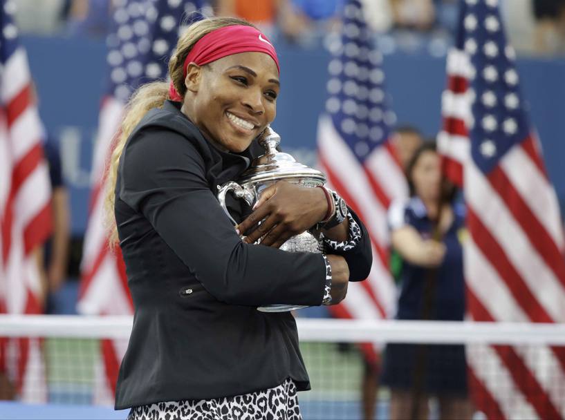 Us Open 2014: Serena abbraccia la sesta coppa dopo la finale contro Caroline Wozniacki (LaPresse)
